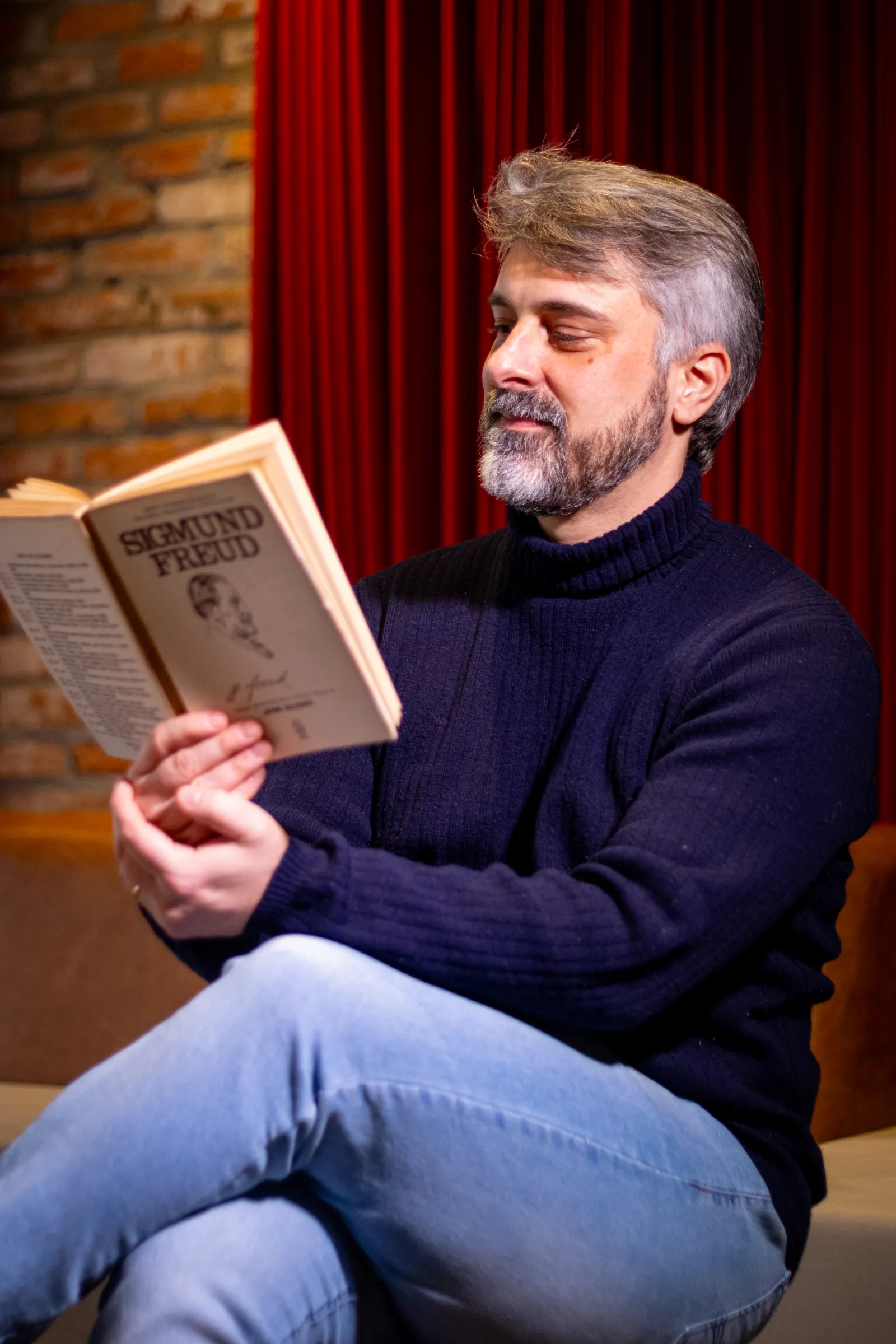 Paulo Suliani lendo