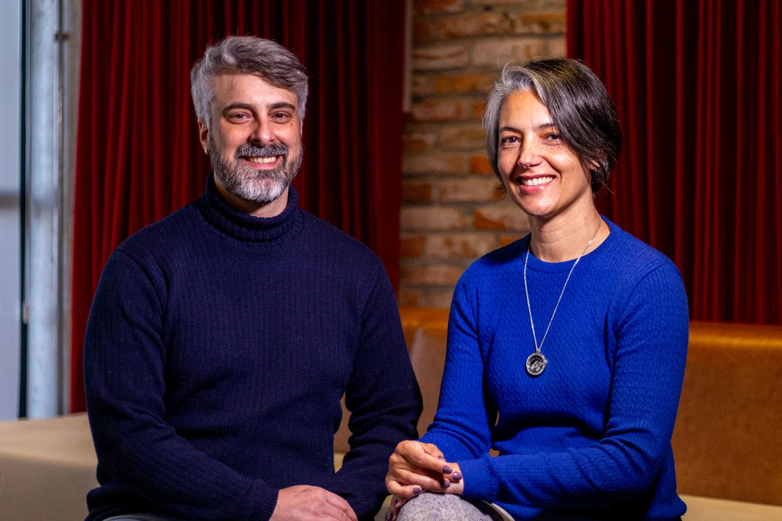 Luciana e Paulo Suliani na sala da Travessia
